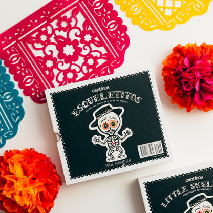 Little Skeletons / Esqueletitos - Flip & Play Bilingual Book